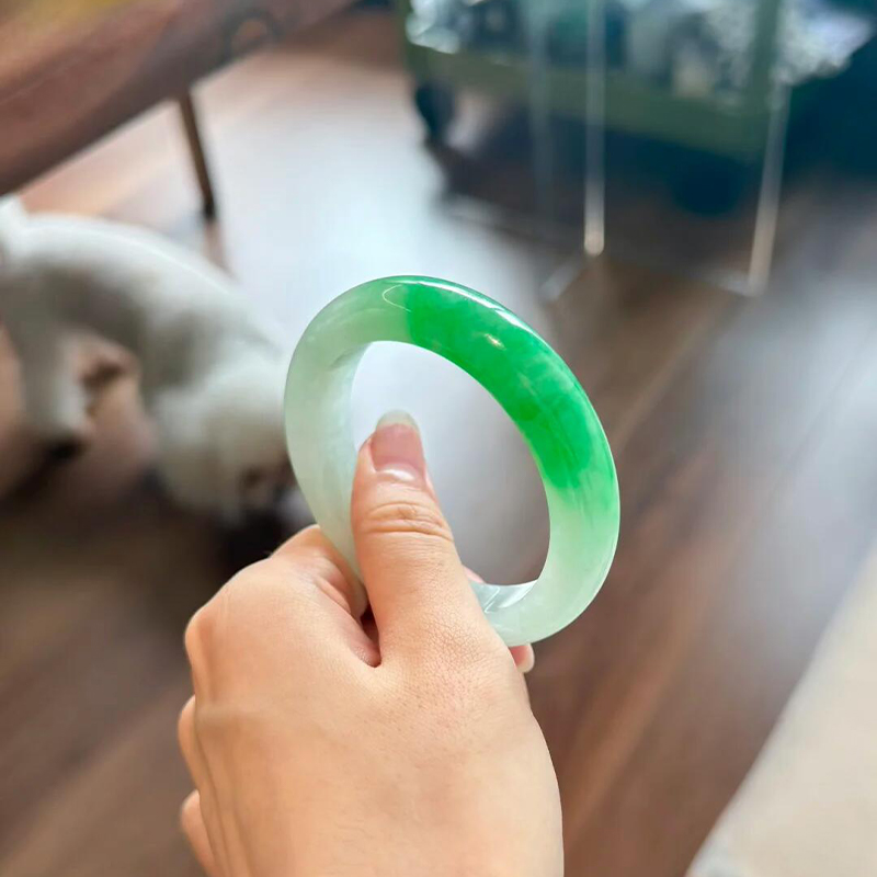 萝蔓星"翠浪逐光"缅甸高端女款飘花白底青古法翡翠玉手镯玉石处理