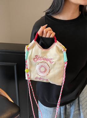 日本JGP吴宣仪同款刺绣甜甜圈尼龙包包时尚迷你手机包单肩斜挎包