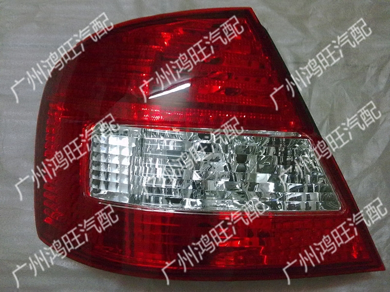 风神蓝鸟3代三代后尾灯后组合灯转向灯后大灯刹车灯 全新配件