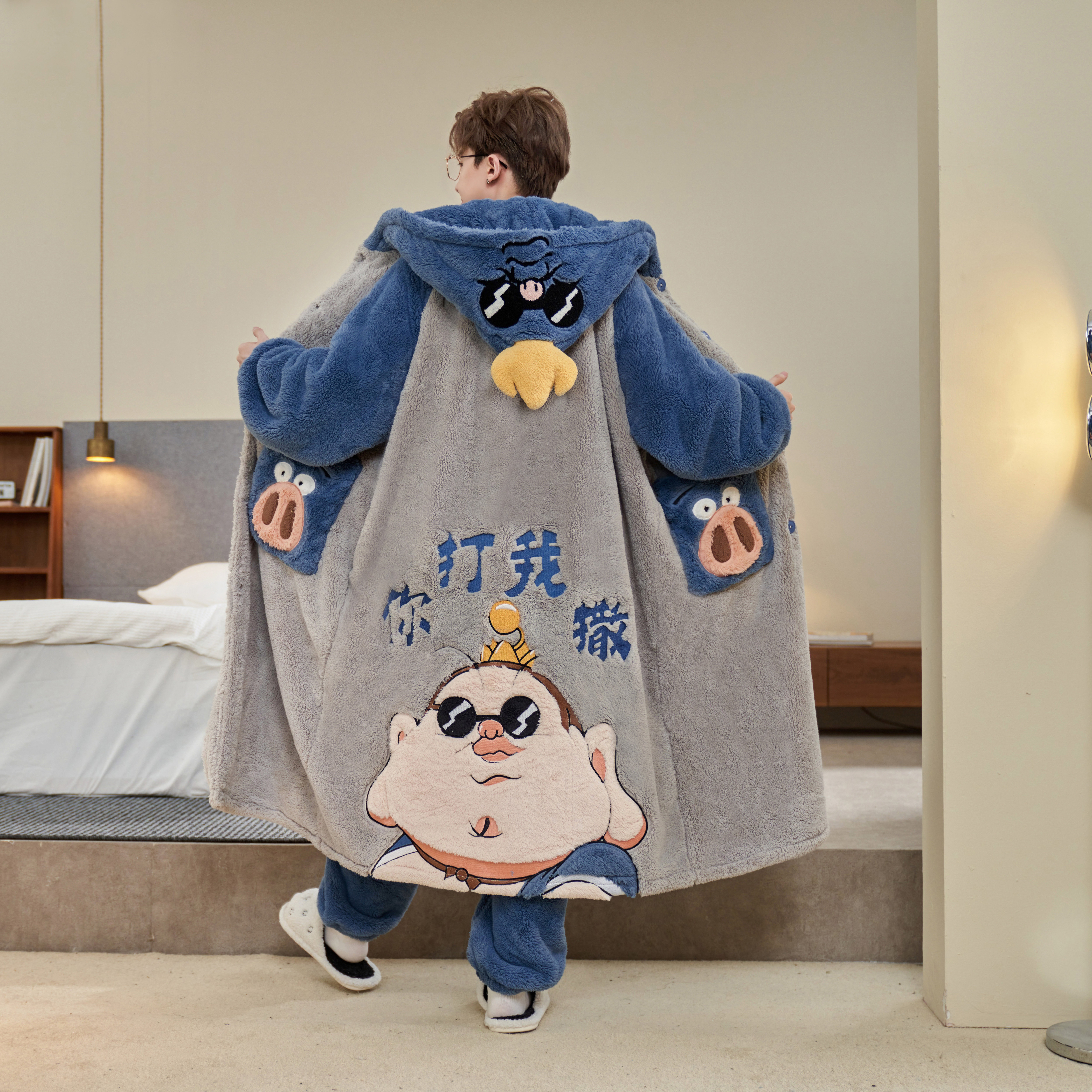 2026新款秋冬款珊瑚绒睡衣男童加绒加厚青少年睡袍初中生卡通套装