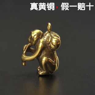 实心铜猴子挂件创意小猴子背桃子汽车吊坠猴子献寿小摆件寓意长寿