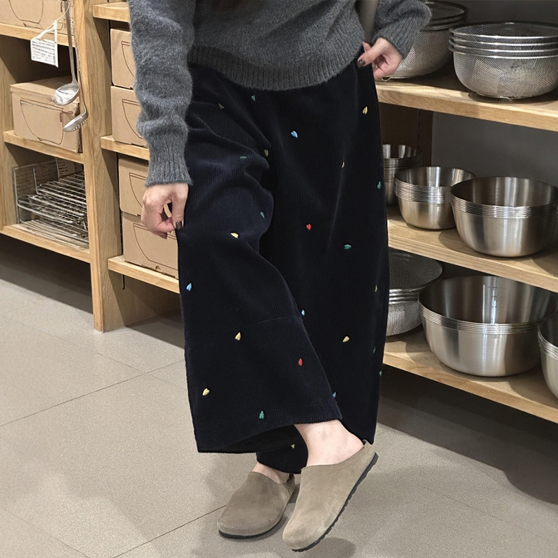 黑色爱心刺绣灯芯绒裤女款小个子