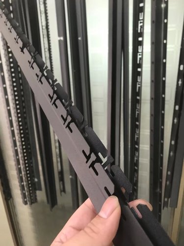 镀锌龙骨卡式吊顶铝方通黑色卡骨吊件万能型材轻钢天花铝方通龙骨