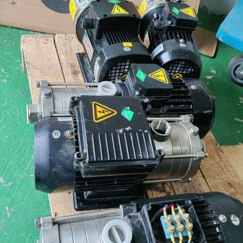 南方泵业 CHLF2-40LSWSC，电压220伏。