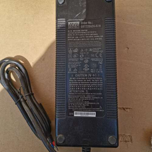明纬GST220A24-R7B电源适配器，24V 221W实