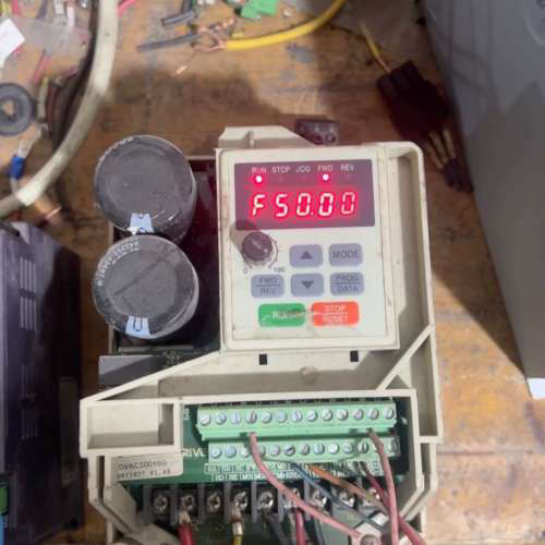 德莱尔1.5KW低压240V变频器，DVA-2S0015G已