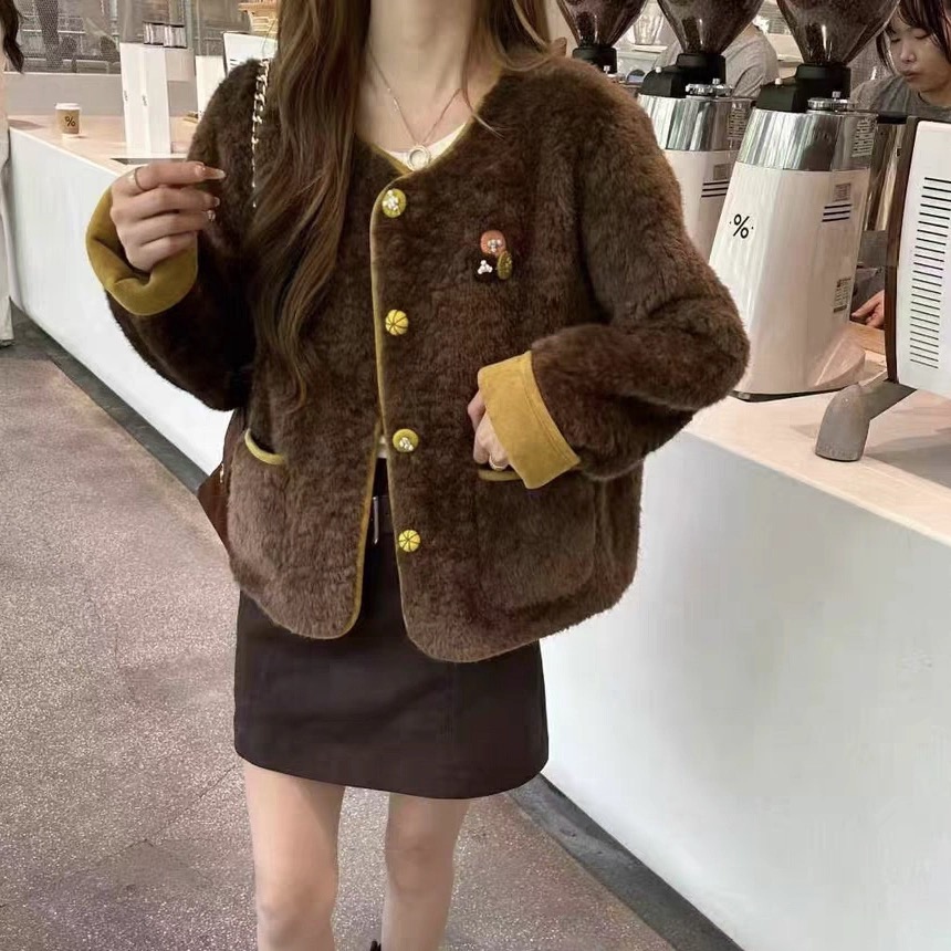 2025秋冬新款撞色圆领羊羔毛外套女宽松短款皮毛一体通勤上衣A318