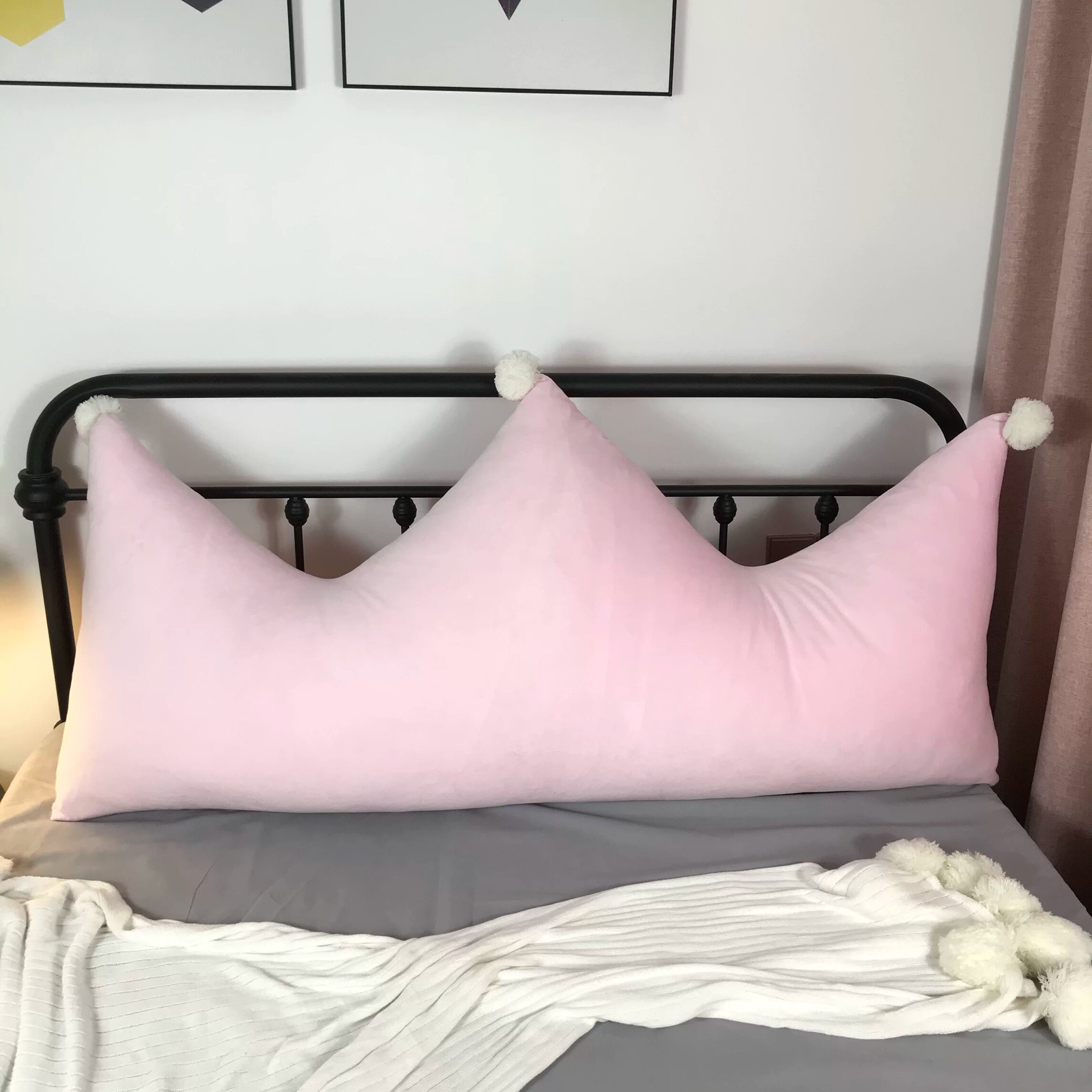 ins秋冬新品韩式简约公主球球靠枕皇冠床头榻榻米大靠背飘窗装饰