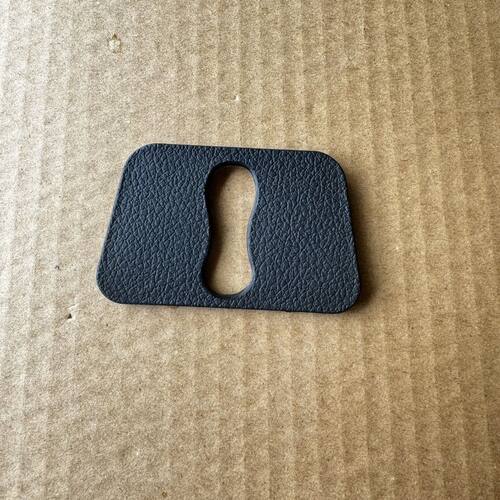 适配斯威X7尾门锁盖板后