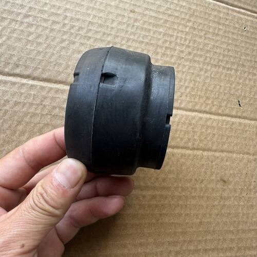 适用于斯威X7前减顶胶上