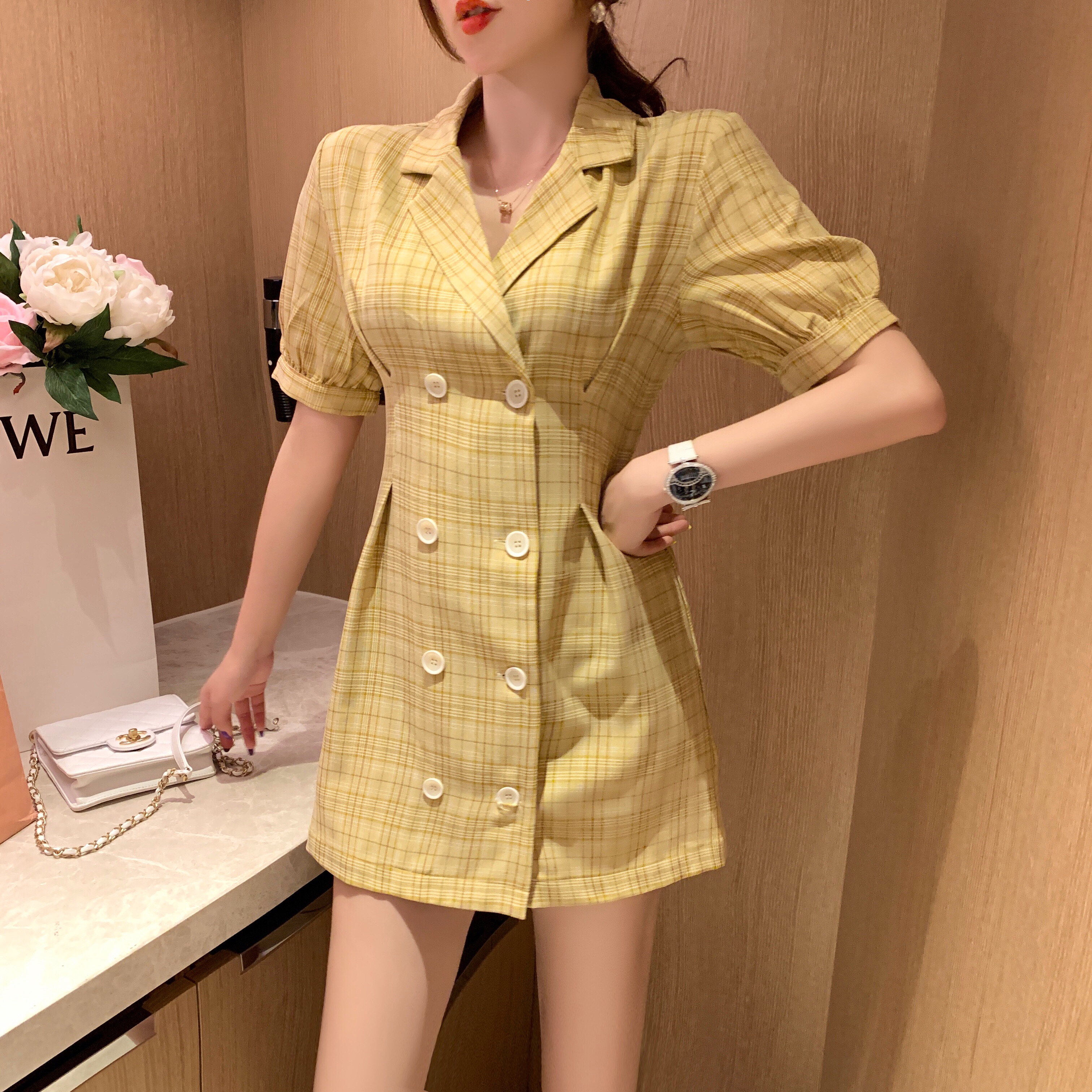 限20000张券女神范气质修身双排扣v领休闲短袖格子连衣裙女夏装2019新款裙子