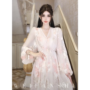 凡舒轻奢 月上海棠2026年春夏新款桑蚕丝刺绣V领雅致高级连衣裙