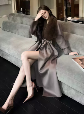 设计感带毛领长款羊绒大衣外套女