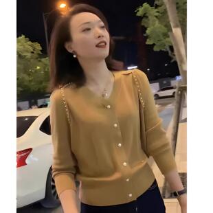 2025秋冬钉珠V领针织衫女款高级感上衣宽松显瘦气质毛衣时尚洋气