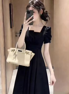 2026夏季宴会小礼服平时高端轻奢小众订婚连衣裙黑色过膝收腰裙子