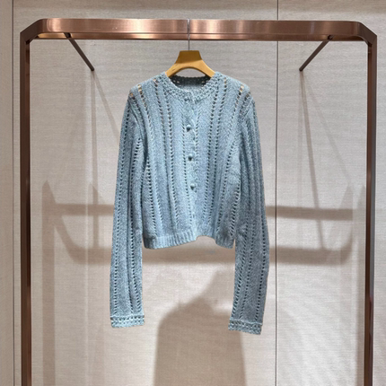 2025冬季新款圆领拼接花边镂空单排扣长袖针织开衫女上衣XRJ7M13C