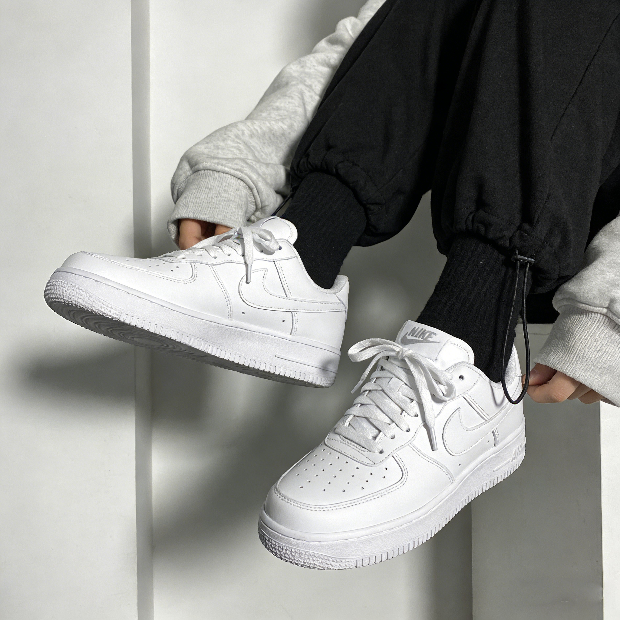 Nike耐克空军一号AIR FORCE 1 男女子AF1低帮休闲板鞋FN5832-100