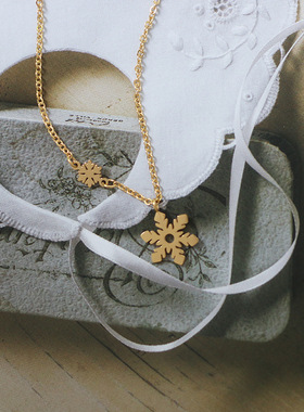 英国雪花唯美风钛钢18K金锁骨链