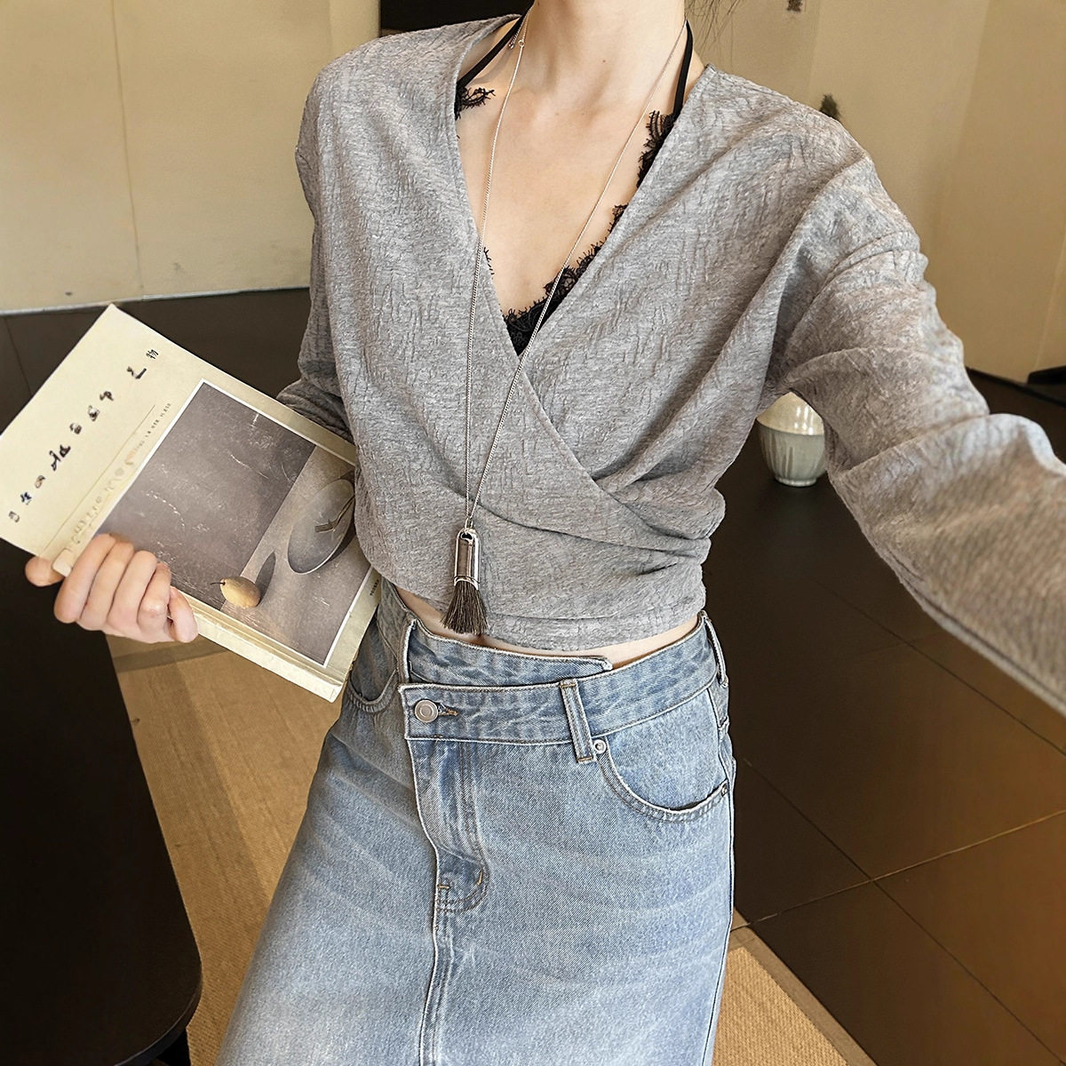 GRACETINA HOO｜法式设计时髦通勤｜人丝提花V领露背小衫女夏秋