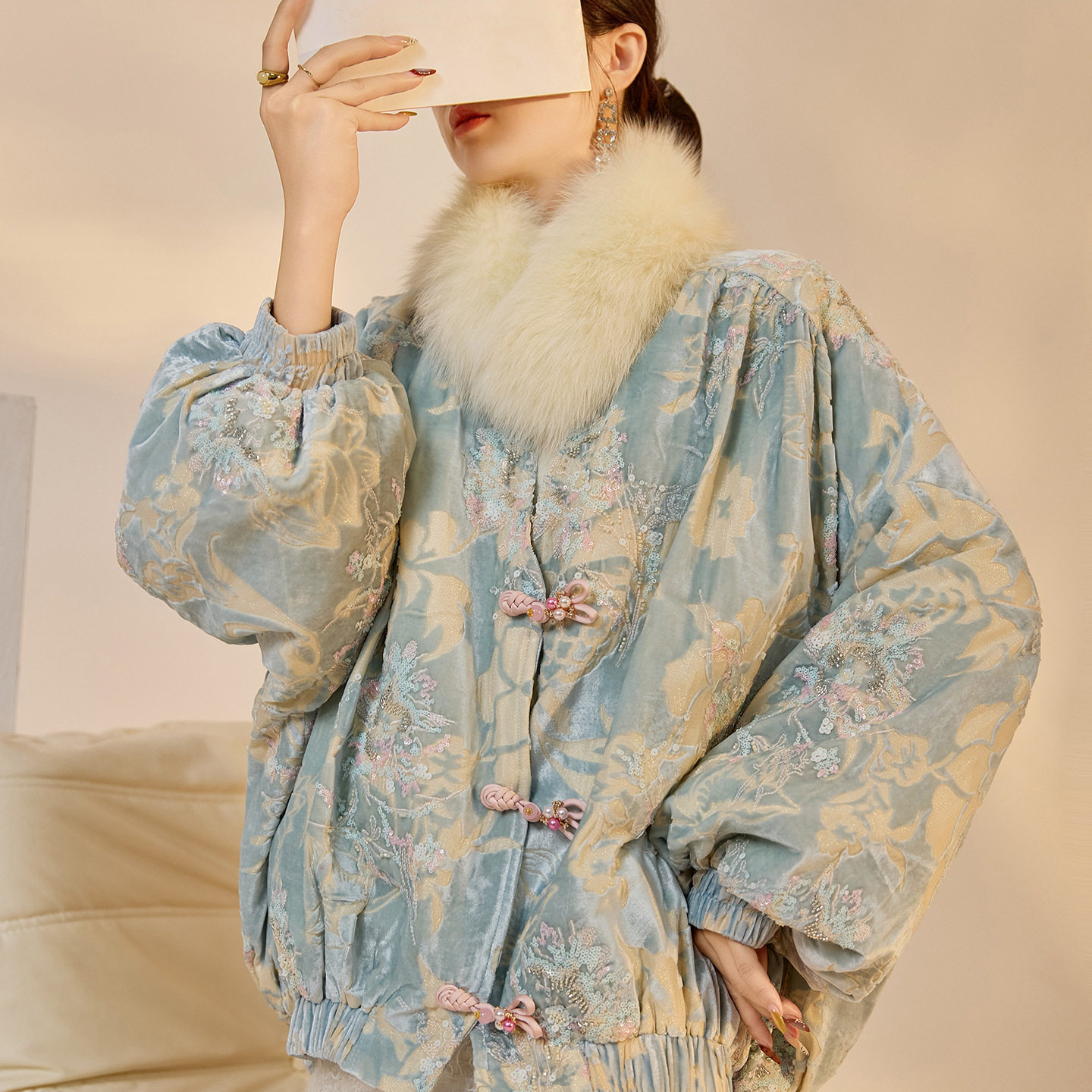 弥蝶｜轻奢高级感国风新中式｜绒感珠绣V领宽松羽绒服女春秋冬