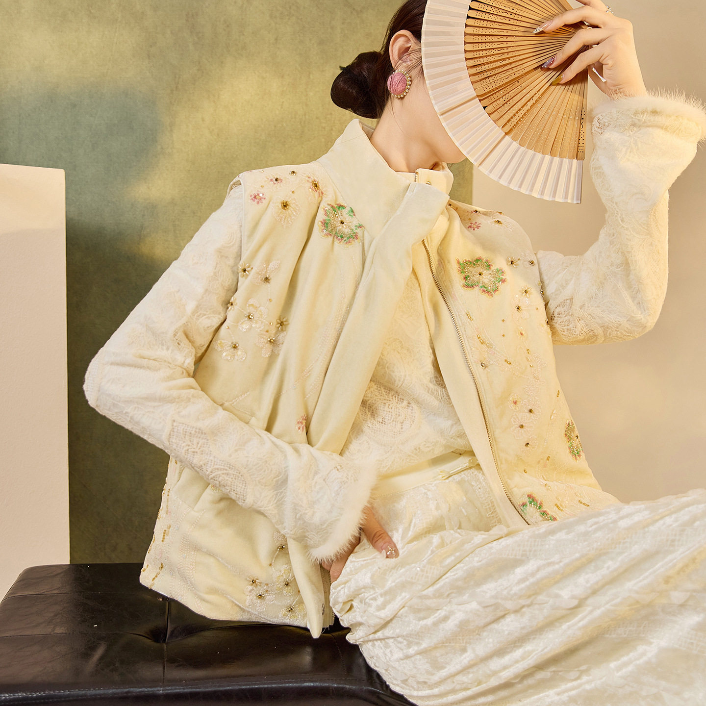 弥蝶｜轻奢高级感国风新中式｜绒感珠绣高领马甲羽绒服女春秋冬