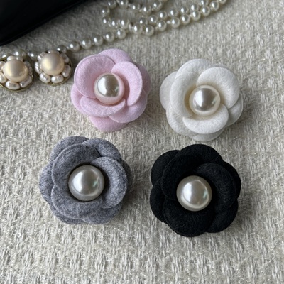 富家千金的秘密珍珠别针配饰小香风山茶花胸针高级感毛衣大衣配件