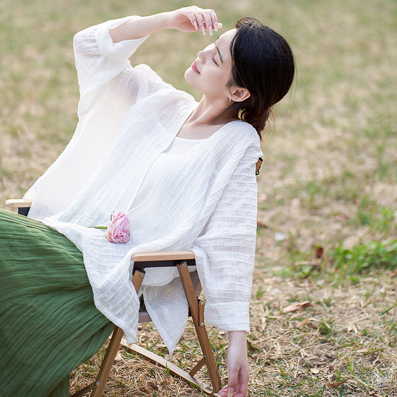 柒白条纹肌理白色防晒衣女款夏季2024新款棉麻宽松大码短外搭开衫