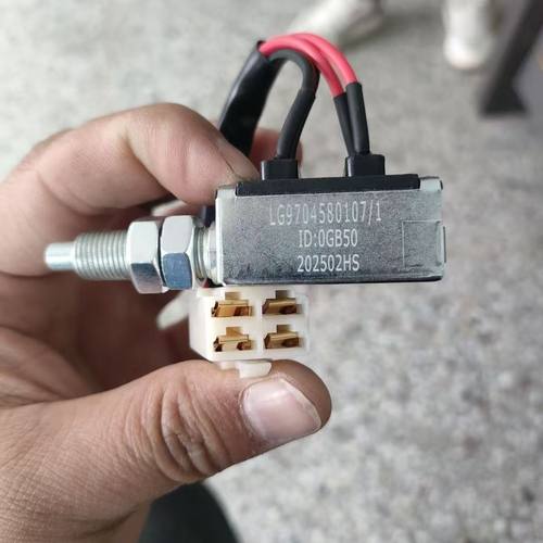 中国重汽豪沃HOWO配套货车轻卡开关悍将统帅货车刹车灯制动灯特惠