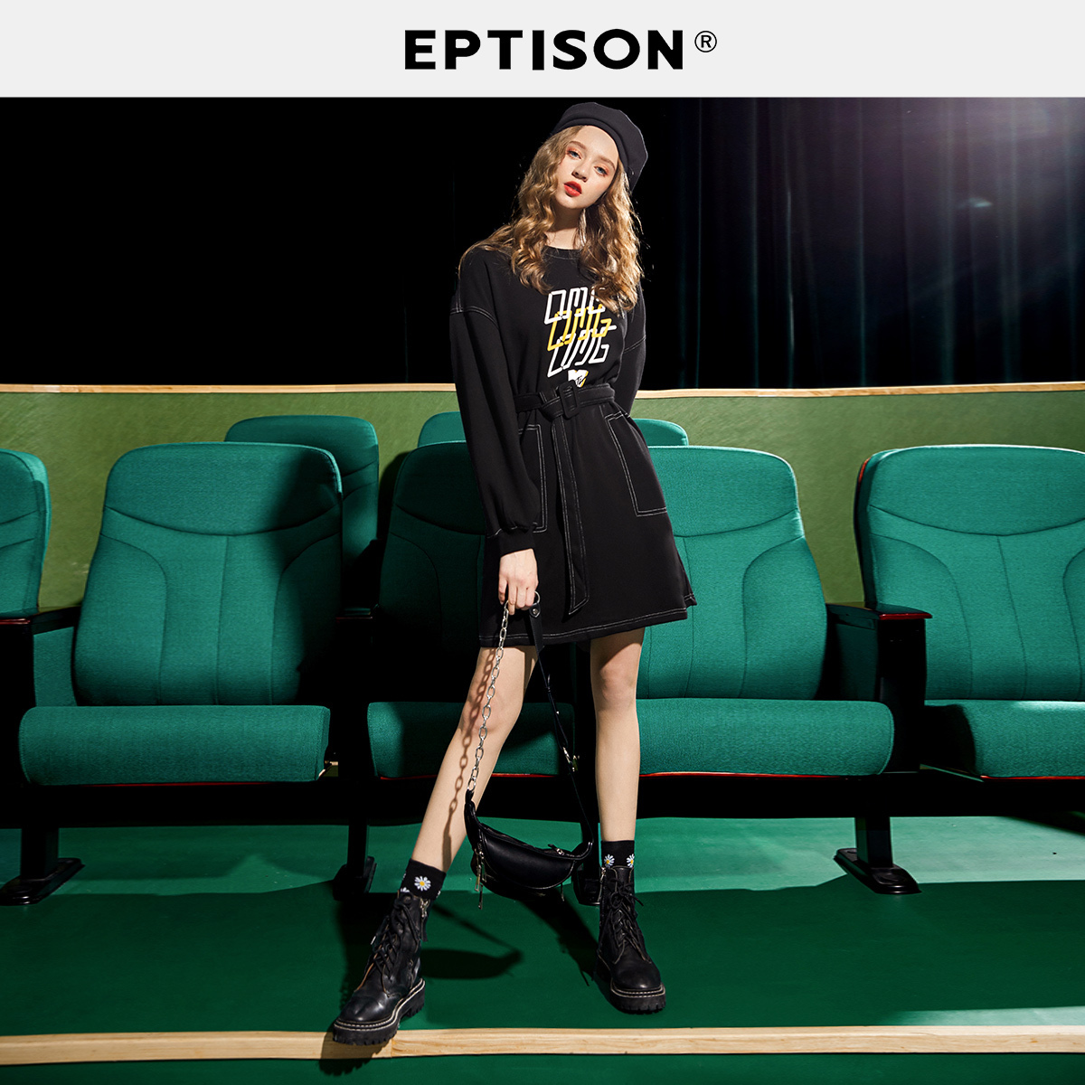 大袖口版型 撞色车线 彩色印花 腰带可拆卸