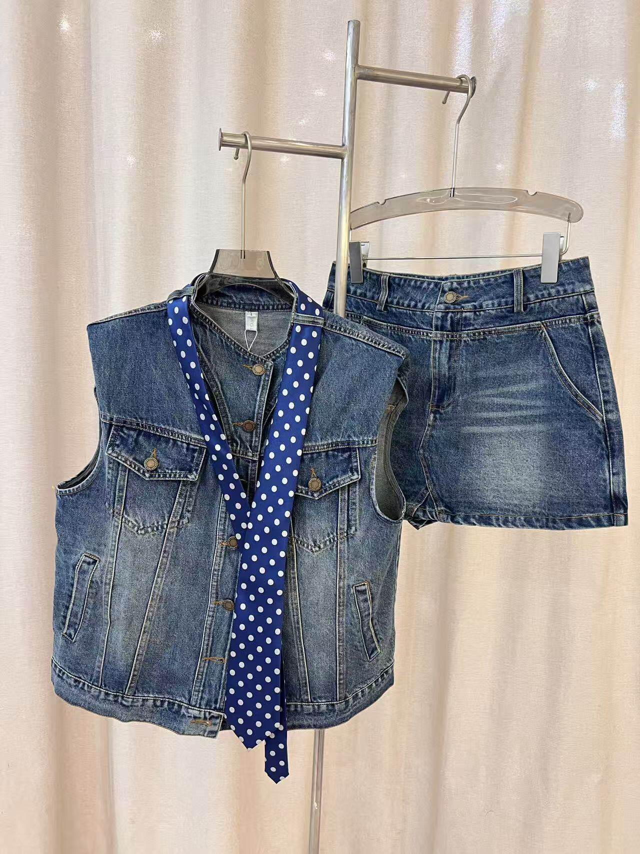 1977 2026春季新款装时尚休闲百搭圆领无袖牛仔马甲+短裤两件套