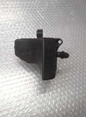 适用于奔驰M272 GLK300 ML350 R300 S300 M273油水分离器 废气阀