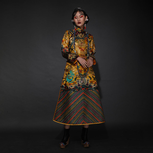 云饰图腾原创设计女装长袍手工绣十二章龙袍宫廷服饰真丝缎连衣裙