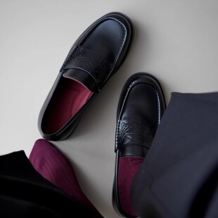 暗黑吸血鬼乐福鞋男女高级感透气血红内里休闲皮鞋一脚蹬雕花单鞋