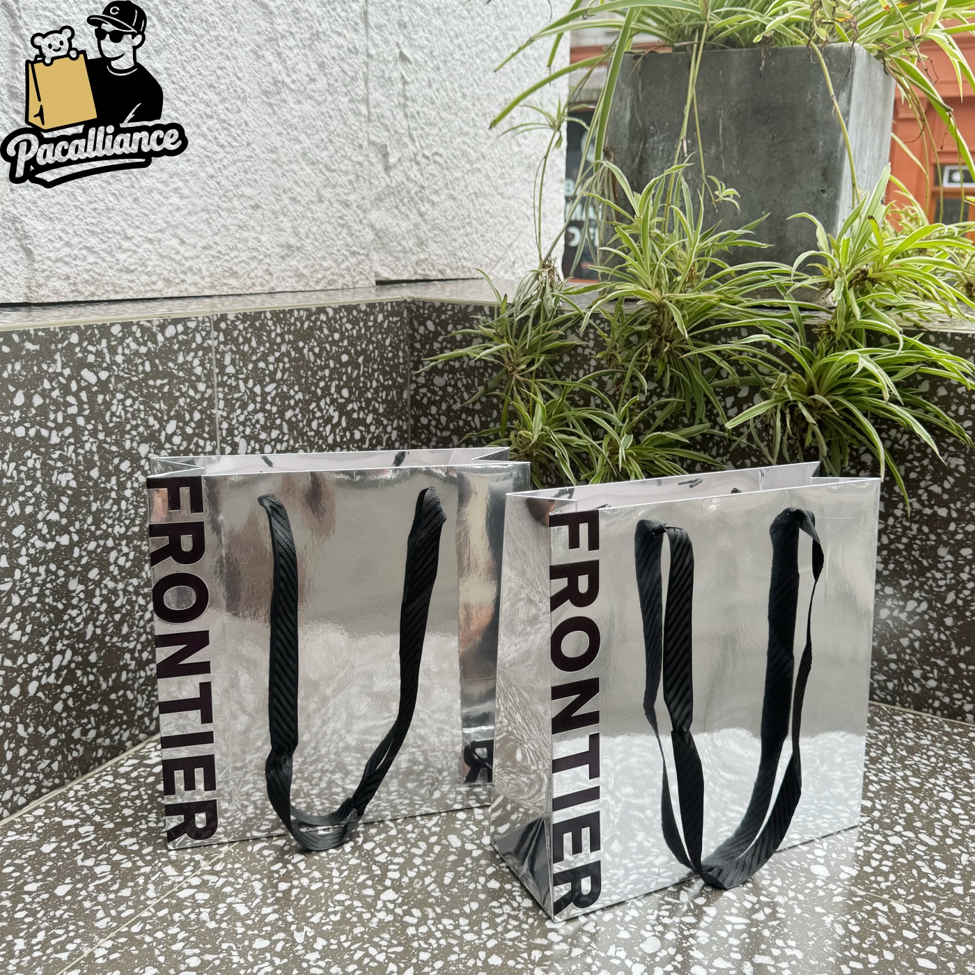 银卡镭射纸袋手提袋白卡纸服装袋礼品袋礼物袋包装纸袋子定制logo