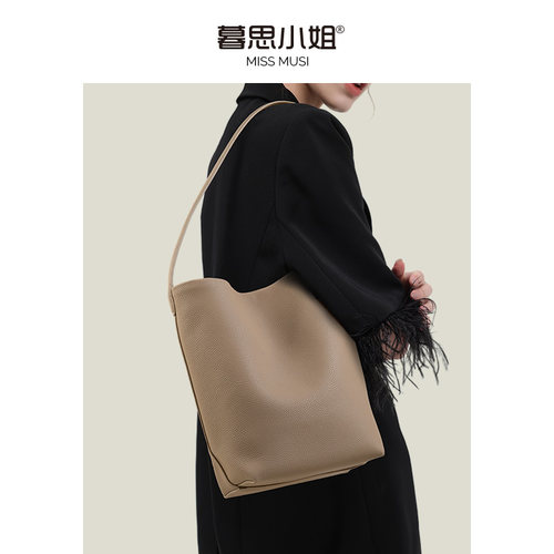 暮思小姐纯色百搭大容量
