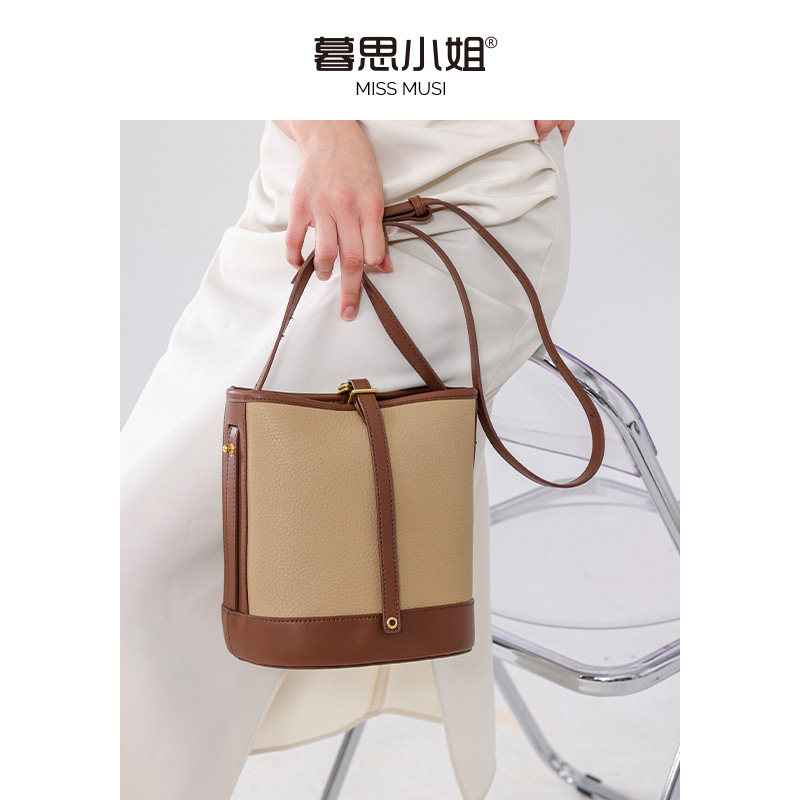 暮思小姐真皮水桶包女2024秋季新款通勤小众牛皮大容量单肩斜挎包,箱包皮具/热销女包/男包,通用款女包,淘宝优惠券,粉丝福利购,淘宝优惠卷
