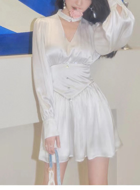 欧美性感V领白色礼服女轻奢小众高端级名媛气质收腰晚宴会连衣裙