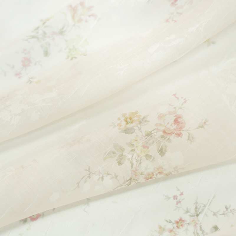 淡粉色小碎花压皱天丝棉布料