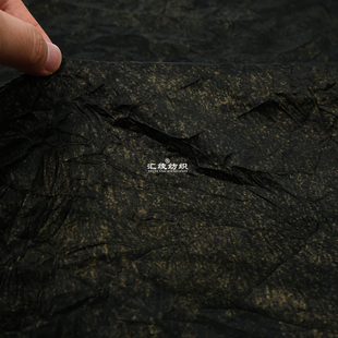 外套连衣裙汉服布料 黑底做旧烫金褶皱面料压皱仿醋酸缎面新中式