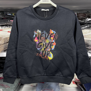 班尼路秋冬新款女装卫衣字母印花短装时尚加绒厚款套头衫88833206