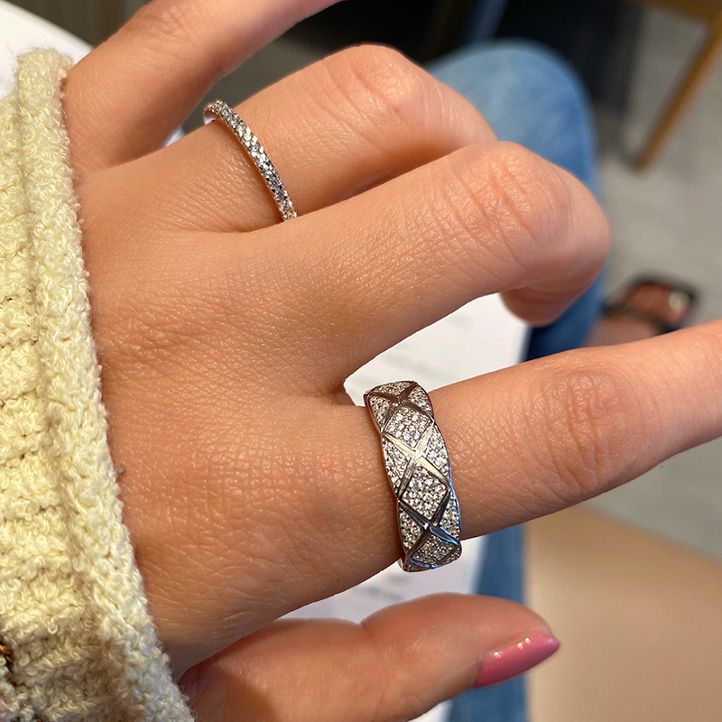 小香风菱格纹满钻纯银戒指