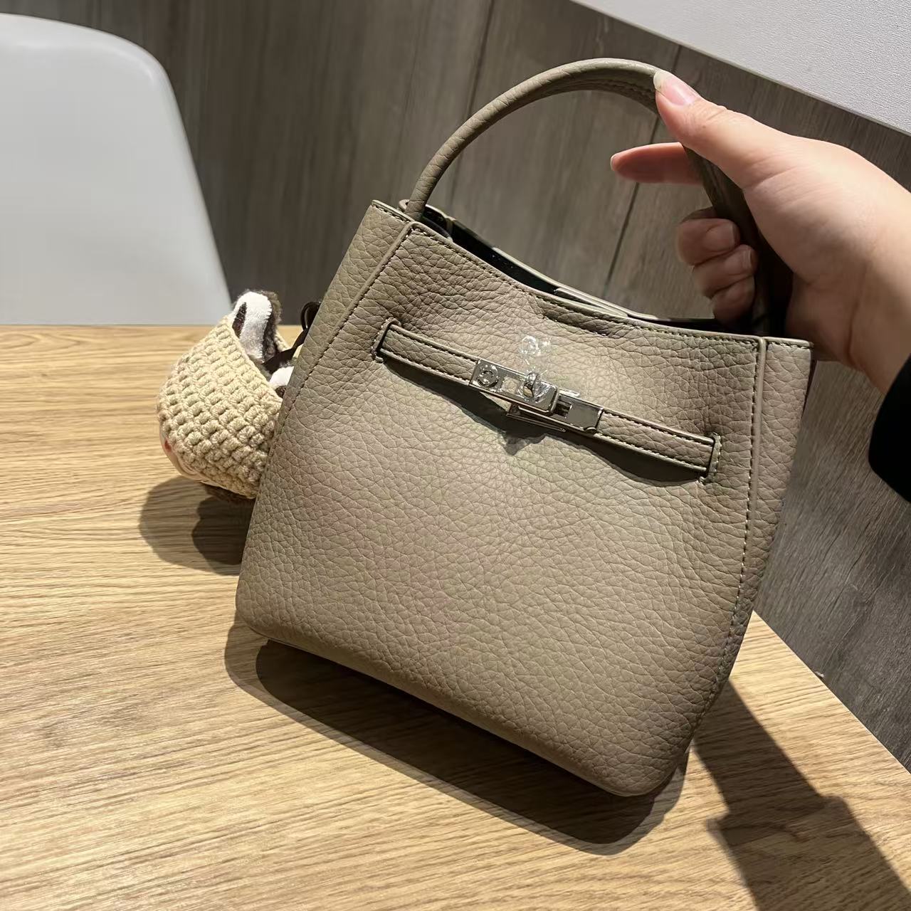 2025秋冬新款百搭轻奢凯莉风迷你水桶包子母包手提单肩斜挎包女包