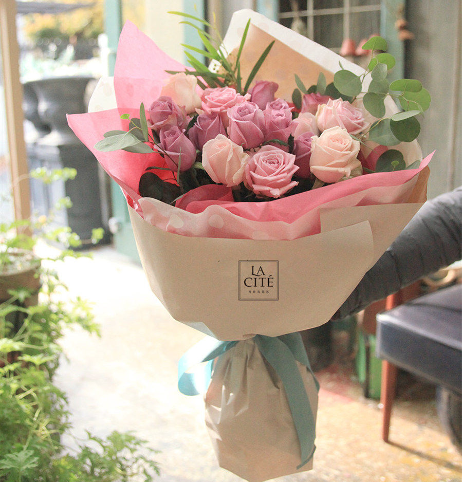 西岱岛花艺北京鲜花同城配送粉玫瑰紫玫瑰精品19支花束设计师