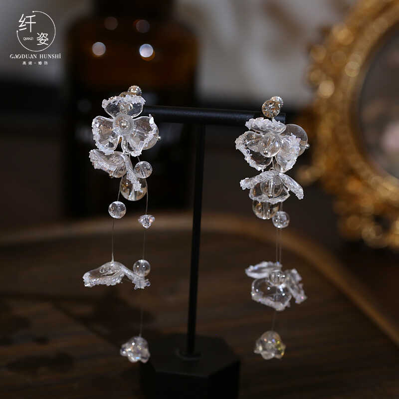 高级感水晶串珠花朵耳夹气质