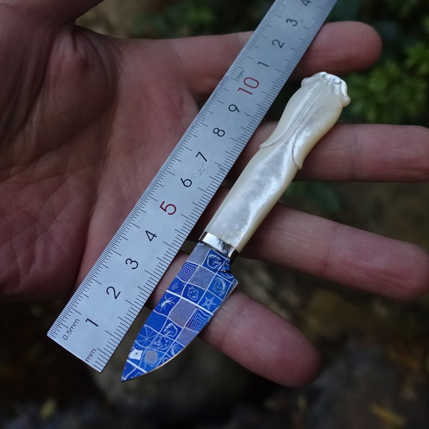 高端个性定制款瑞粉大马士革钢人脸纹贝母手柄小直刀收藏级 幻影