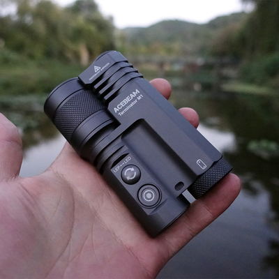 ACEBEAMUSB充电变焦聚光手电筒