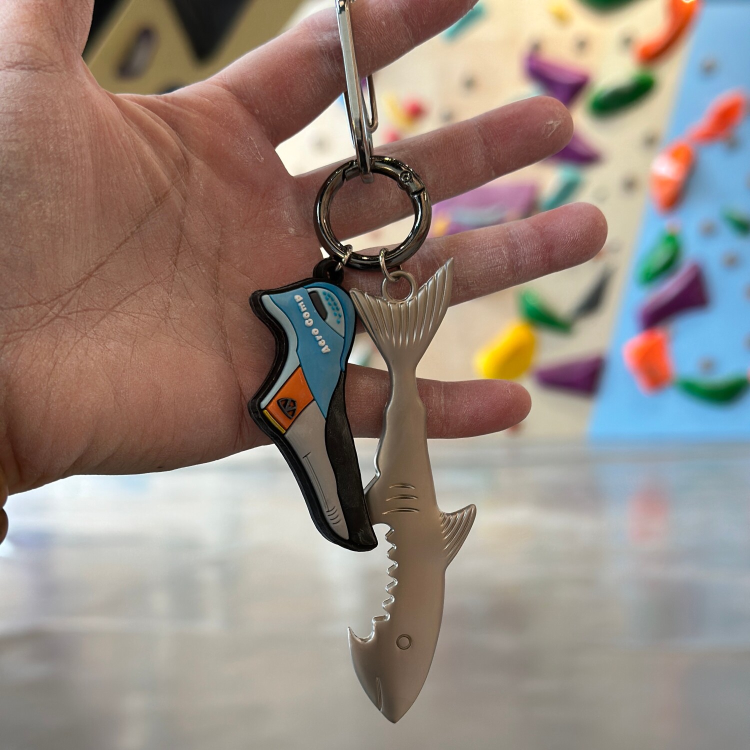 upup原创攀岩鞋鲨鱼创意开瓶器钥匙扣金属实用挂件礼品攀岩周边