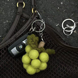 原创抱富葡萄羊毛毡包挂件钥匙扣好运阳光青提创意挂件