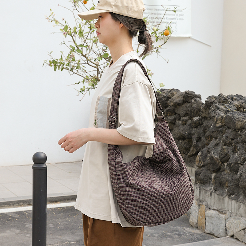 日系休闲格子帆布托特包女慵懒风大容量单肩包百搭通勤手提布袋潮