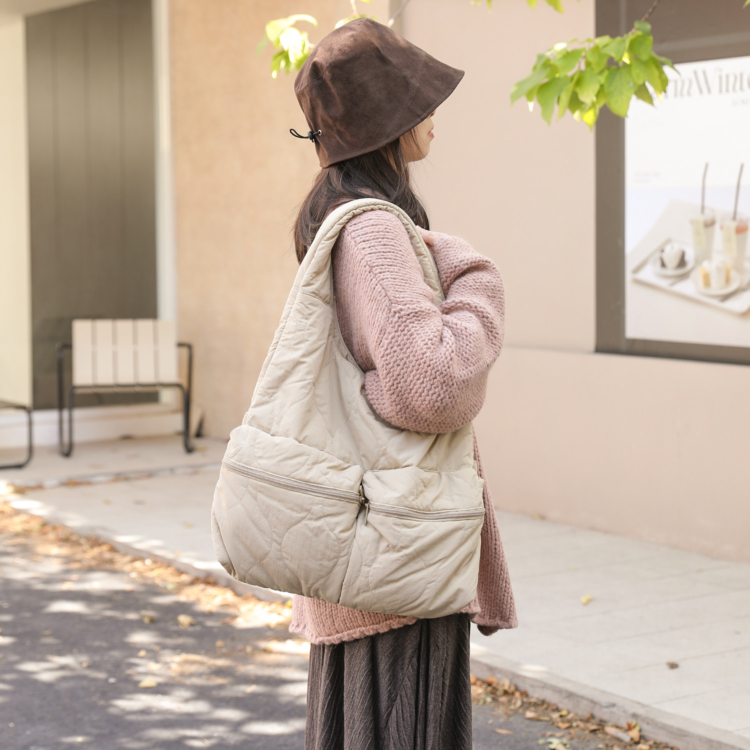 韩版休闲大容量女托特包绣线尼龙布单肩腋下包慵懒通勤手提羽绒包,箱包皮具/热销女包/男包,托特包,淘宝优惠券,粉丝福利购,淘宝优惠卷